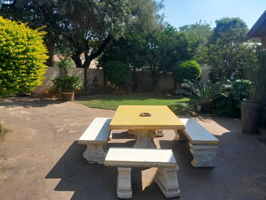 4 Bedroom Property for Sale in Oos Einde North West